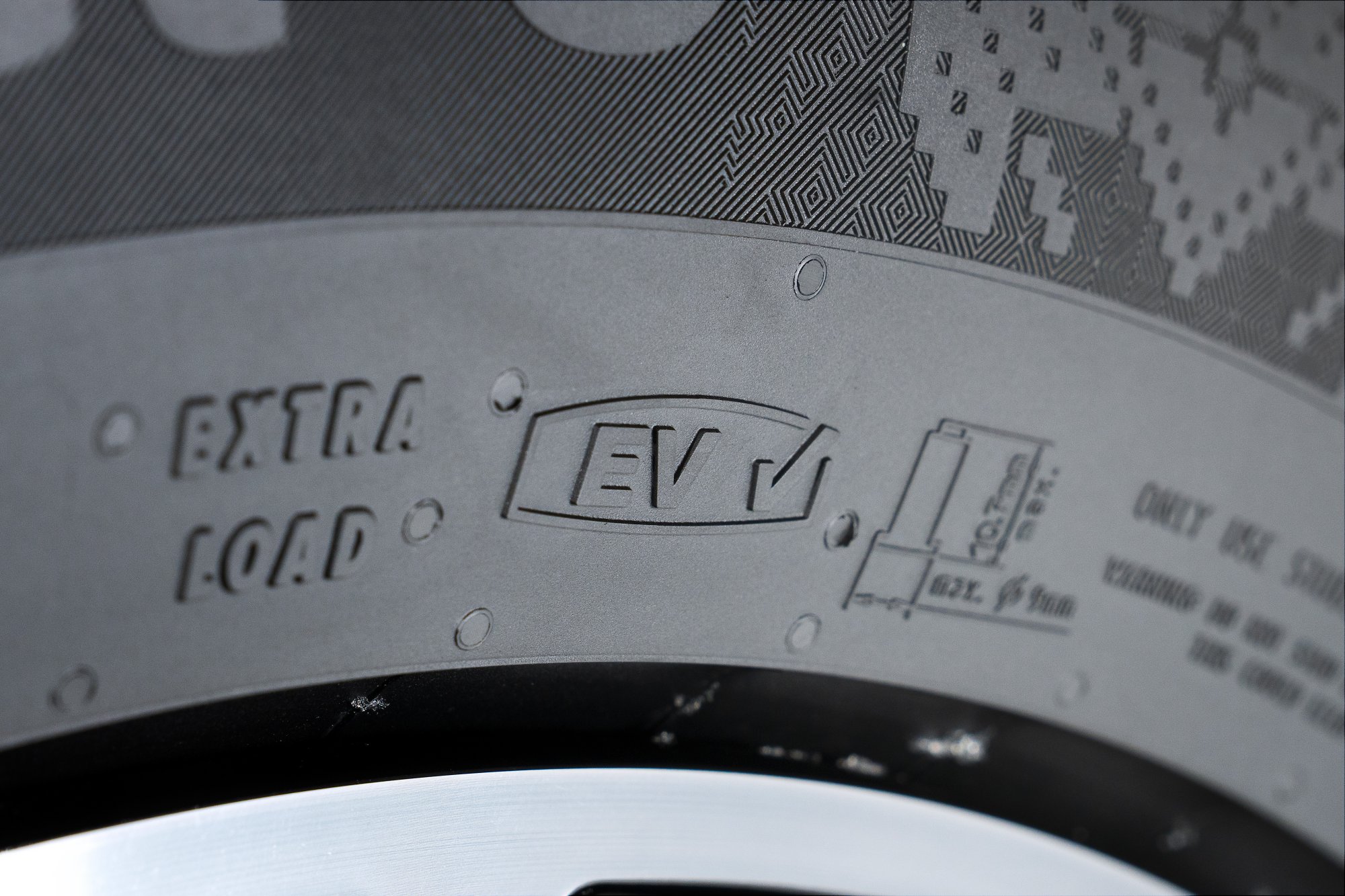 Marcado de neumático compatible con VE de Continental — introducido en 2023 para todos los neumáticos diseñados específicamente para vehículos eléctricos